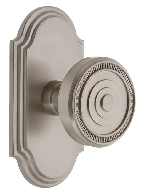 Grandeur Hardware - Arc Short Plate Privacy with Soleil Knob in Satin Nickel - ARCSOL - 884983
