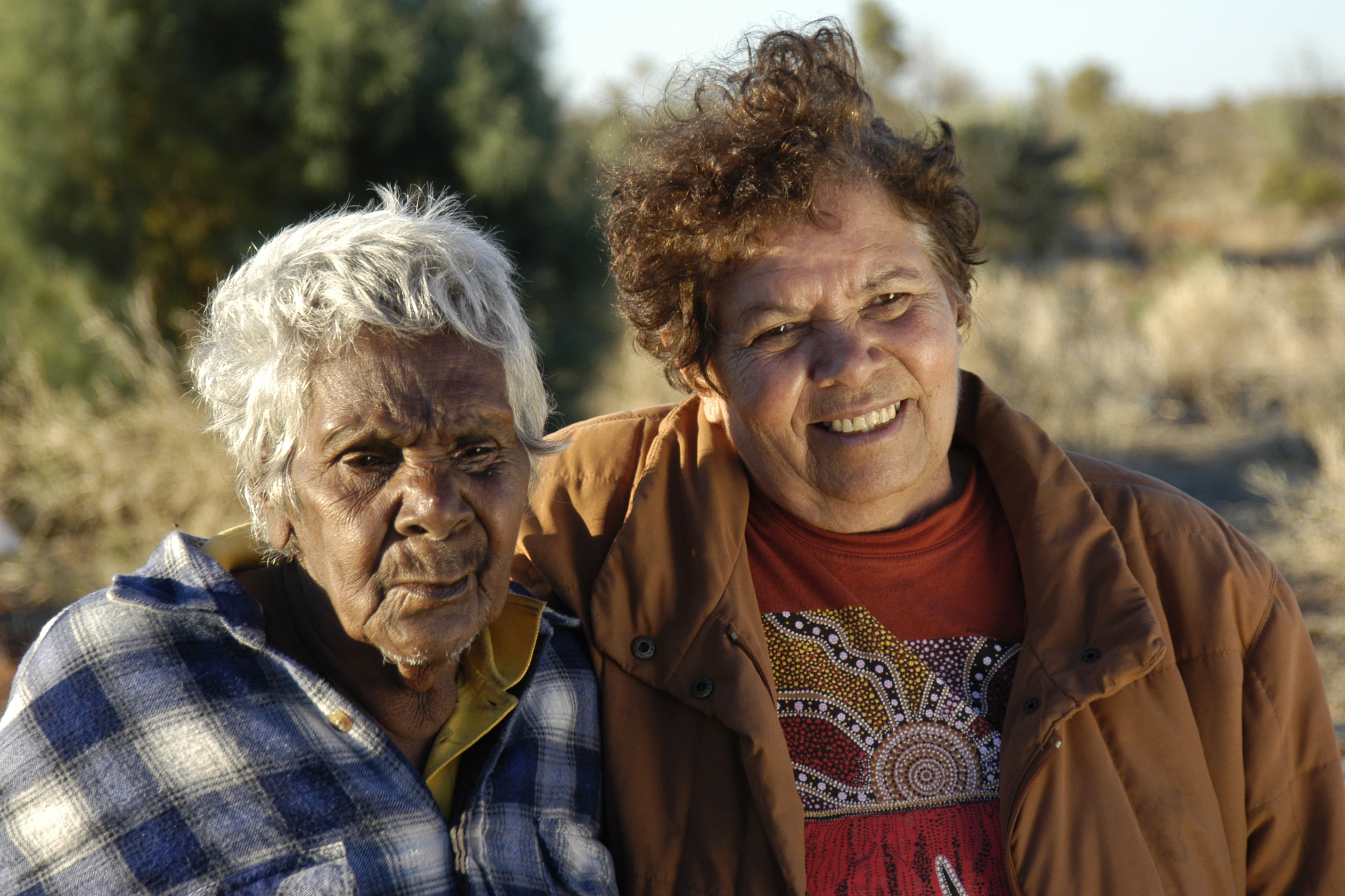 Barbara Weir and mother Minnie Pwerle