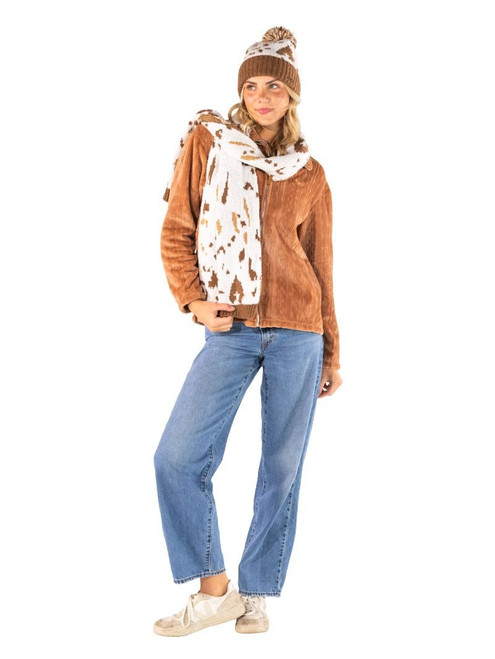 0226-SCARF-WLD-COW