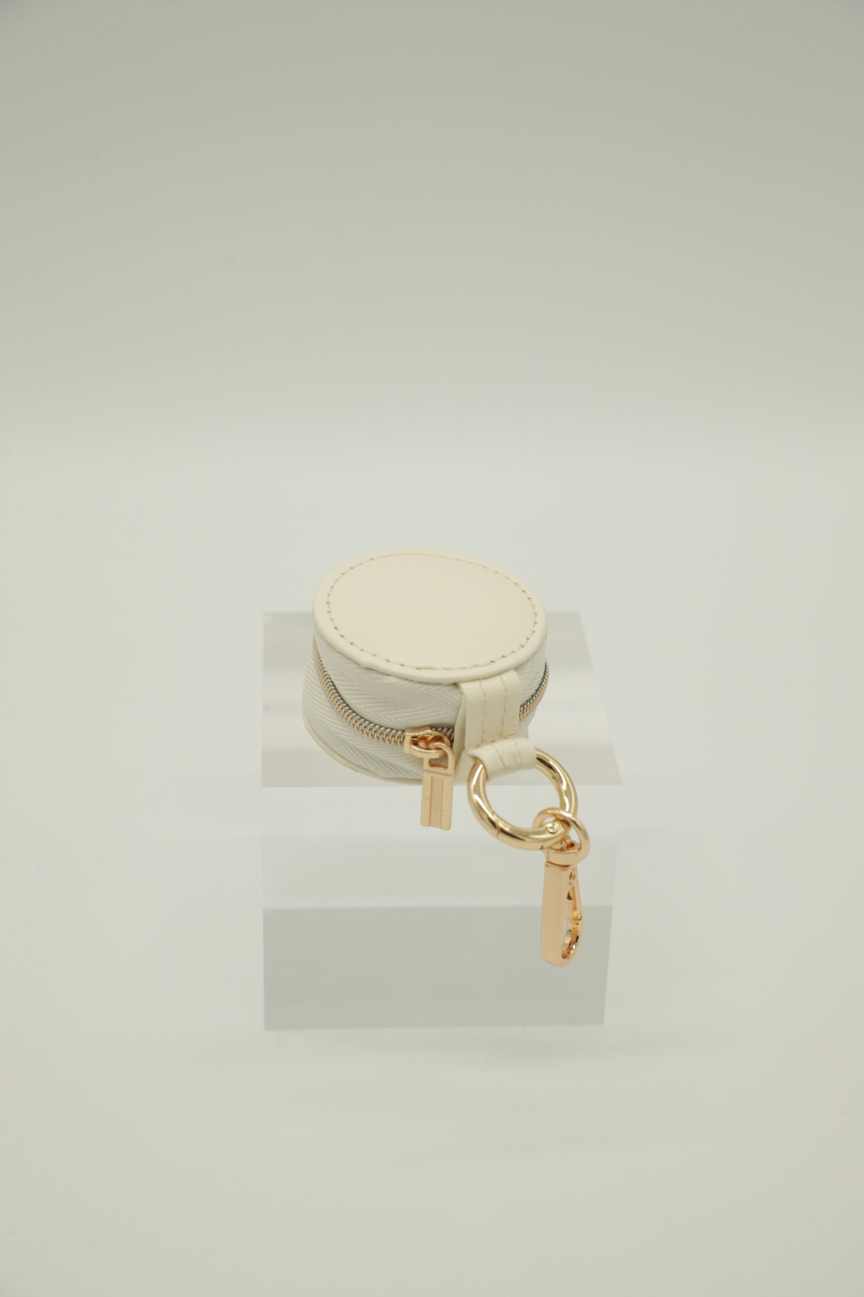 0225-BAG-LTHR-JWLKEY-IVRY 0225-BAG-LTHR-JWLKEY-IVRY