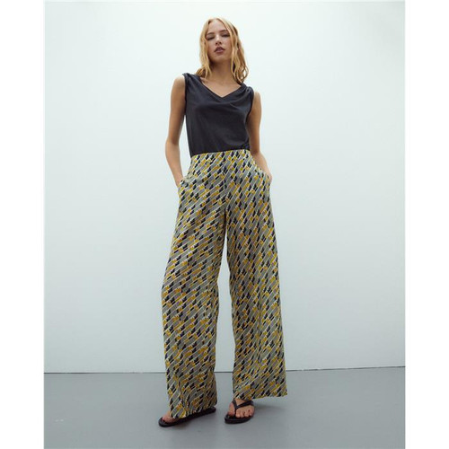 PANTALON modelo V264322 de la marca ANDAM color Mostaza