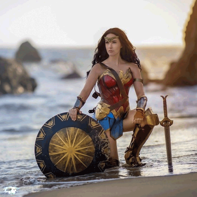 meg turney meg turney cosplay meg turney wonder woman wonder woman shield wonder woman cosplay ww1984 gal gadot wonder woman movie prop comic sandwiches