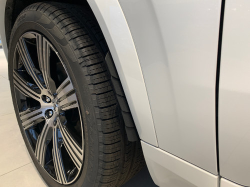 2016-2026 Volvo XC90 with 1FastGuard stone guards on front.