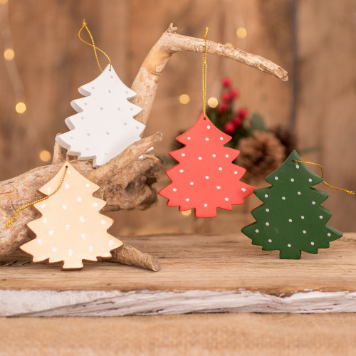 Assorted Wood Christmas Tree Ornaments Set of 4 'Christmas Tree Color'
