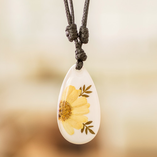 Yellow Natural Daisy Flower and Resin Pendant Necklace 'Sunrise Daisy'