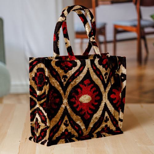Classic-Patterned Beige and Red Silk Velvet Handle Bag 'Luxurious World'