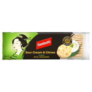 FANTASTIC RICE CRACKERS SOUR CREAM AND CHIVES 100GM