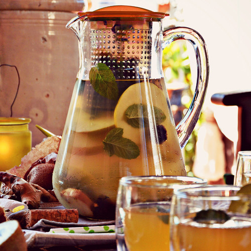 <p>The ICED TEA CONTROL� 1.8l for whole-leaf tea and fruit infusions.</p>
<p>This Iced-Tea Brewer is equipped with the&nbsp;award-winning&nbsp;brew-control &nbsp;mechanism: A simple turn of the lid corners the tea leaves and slows the &nbsp;brewing process. With the TEA CONTROL�, your loose-leaf tea can remain &nbsp;in the&nbsp;pitcher&nbsp;without compromising the&nbsp; flavor by becoming bitter. &nbsp;Enjoy delicious Tea by pouring the hot water through the filter and the &nbsp;leaves on to the Ice Cubes or the Crushed Ice!</p>