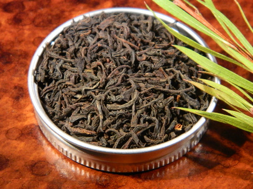 <p>This classic Dimbula is organically grown in a top location and picked at the height of the area's harvesting season in February.</p>




<p>It has a neatly worked, short and wiry leaf, a spicy and round flavor and a reddish brown infusion.</p>




<p>One of the best-known Ceylon teas from the Kenilworth Garden in Sri Lanka. With its elegant leaf structure and even coloration, it has clarity and smoothness. Perfect with or without milk.</p>




<p><br /></p>




<p>Drink when: You’re feeling wise.</p>




<p><br /></p>




<p>Your item will be packed in new recycled tin tie bags suitable for  packaging coffee and leaf tea. Our block bottom tin tie bags are  poly-lined and food grade safe.</p>