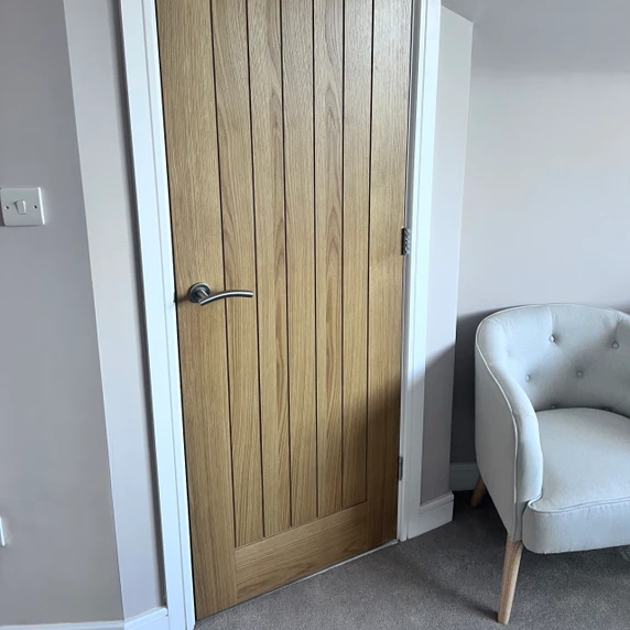 Skirting World Grooved 1 Chamfered MDF Architrave, wooden door with grooved chamfered MDF architrave frame in a modern interior.