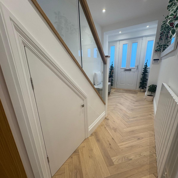 Skirting World Oscar MDF Architrave, white ceiling and door skirting with wooden trim in a modern hallway.