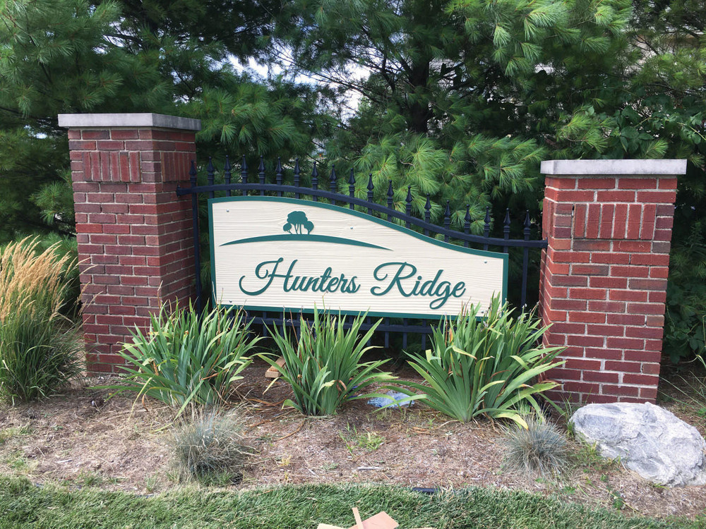 Lifestyle: building, apartment, and business sign.