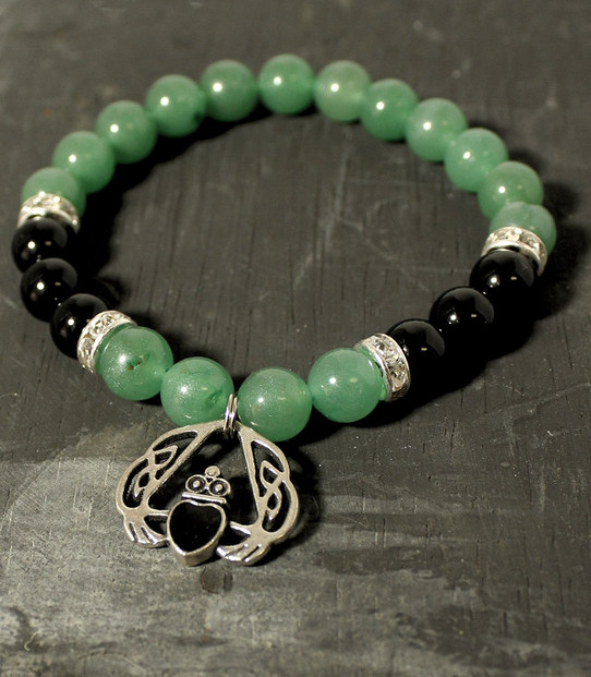 black onyx and green aventurine beaded stretch bracelet with claddagh charm