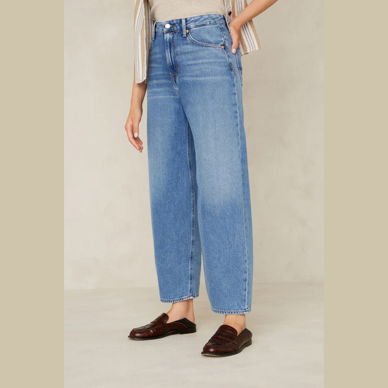 Leila Jeans Cropped- Clean mid vintage- ON SALE