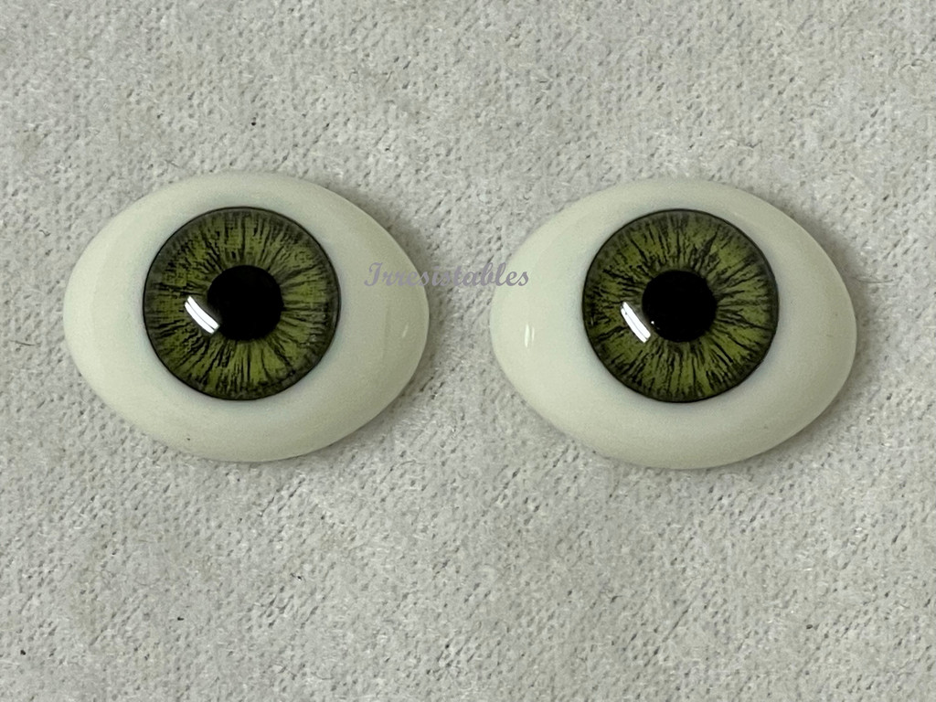 Glass Eyes: Solid Half Oval Flat Back Natural Green
