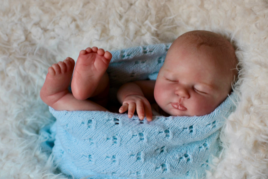 Angus/Agnes  Reborn Vinyl Doll Kit by Estibaliz Alonso 14"