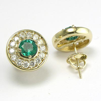 14k Gold Diamond Stud Earrings E549