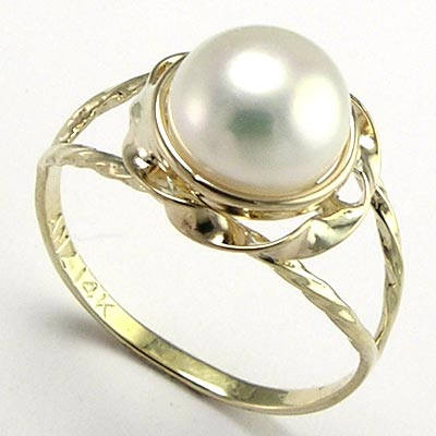 14k Gold White Pearl Ring R613