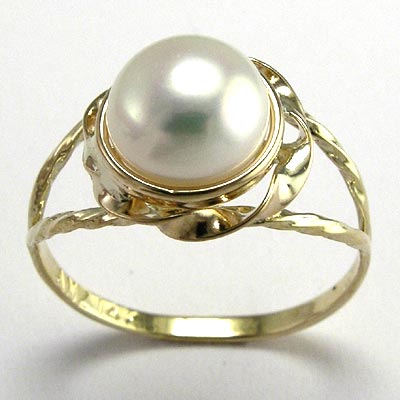 14k Gold White Pearl Ring R613