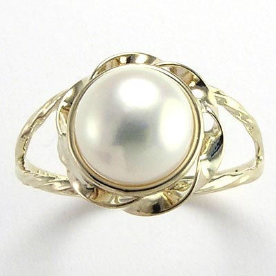 14k Gold White Pearl Ring R613