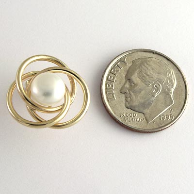 14k Gold Pearl Knot Studs E516