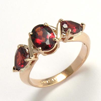 Mother's Three stone ring Garnet 14k rose Gold R486