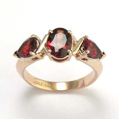 Mother's Three stone ring Garnet 14k rose Gold R486