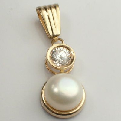 14k Gold 8mm Pearl & CZ Charm P112