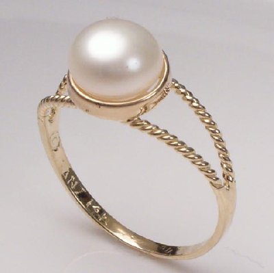 14k Gold White Pearl Ring R185