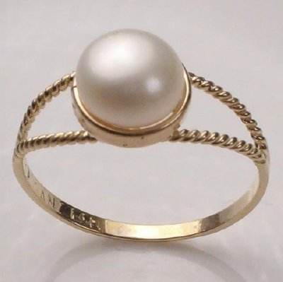 14k Gold White Pearl Ring R185