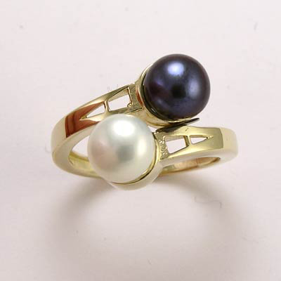 Black and White  Pearl Ring in 14k Gold R234