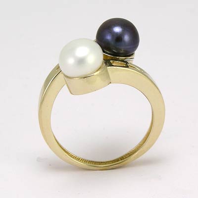 Black and White  Pearl Ring in 14k Gold R234