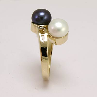 Black and White  Pearl Ring in 14k Gold R234