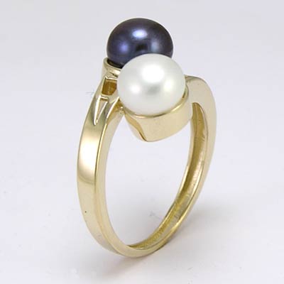 Black and White  Pearl Ring in 14k Gold R234