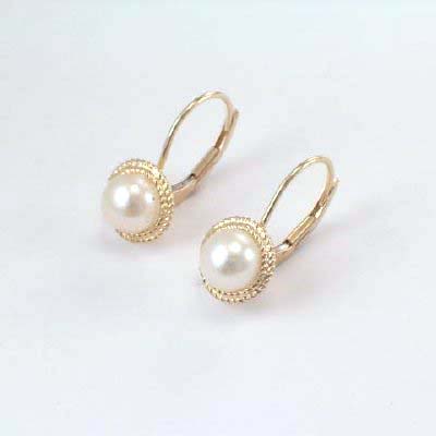14k Gold 5.5mm Pearl Earrings E208