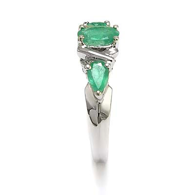 Three Stone Mother's ring Emerald 14k Gold R324