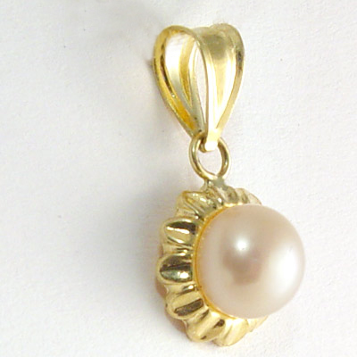 14k Gold White Pearl Pendant P453