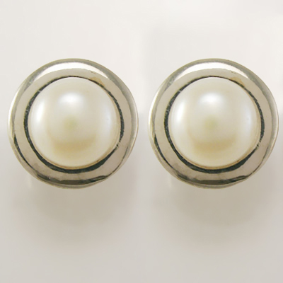 14k Gold Genuine White Pearl Stud Earrings E865