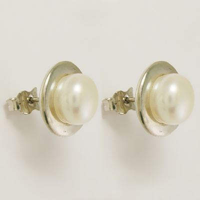 14k Gold Genuine White Pearl Stud Earrings E865
