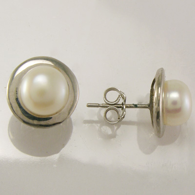 14k Gold Genuine White Pearl Stud Earrings E865