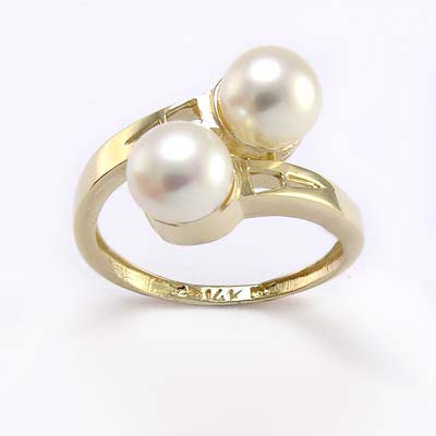 14k Gold Pearl Ring R677
