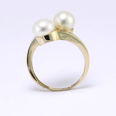 14k Gold Pearl Ring R677