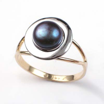 14k Gold Black Pearl Ring R701