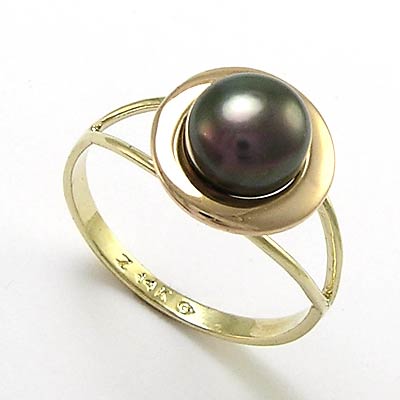14k Gold Black Pearl Ring R719