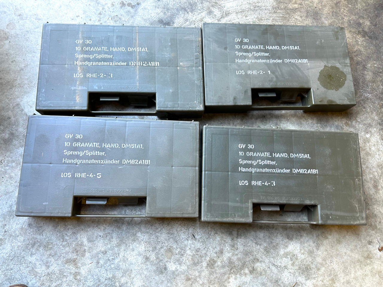 Lot: 4 x German Grenade Box