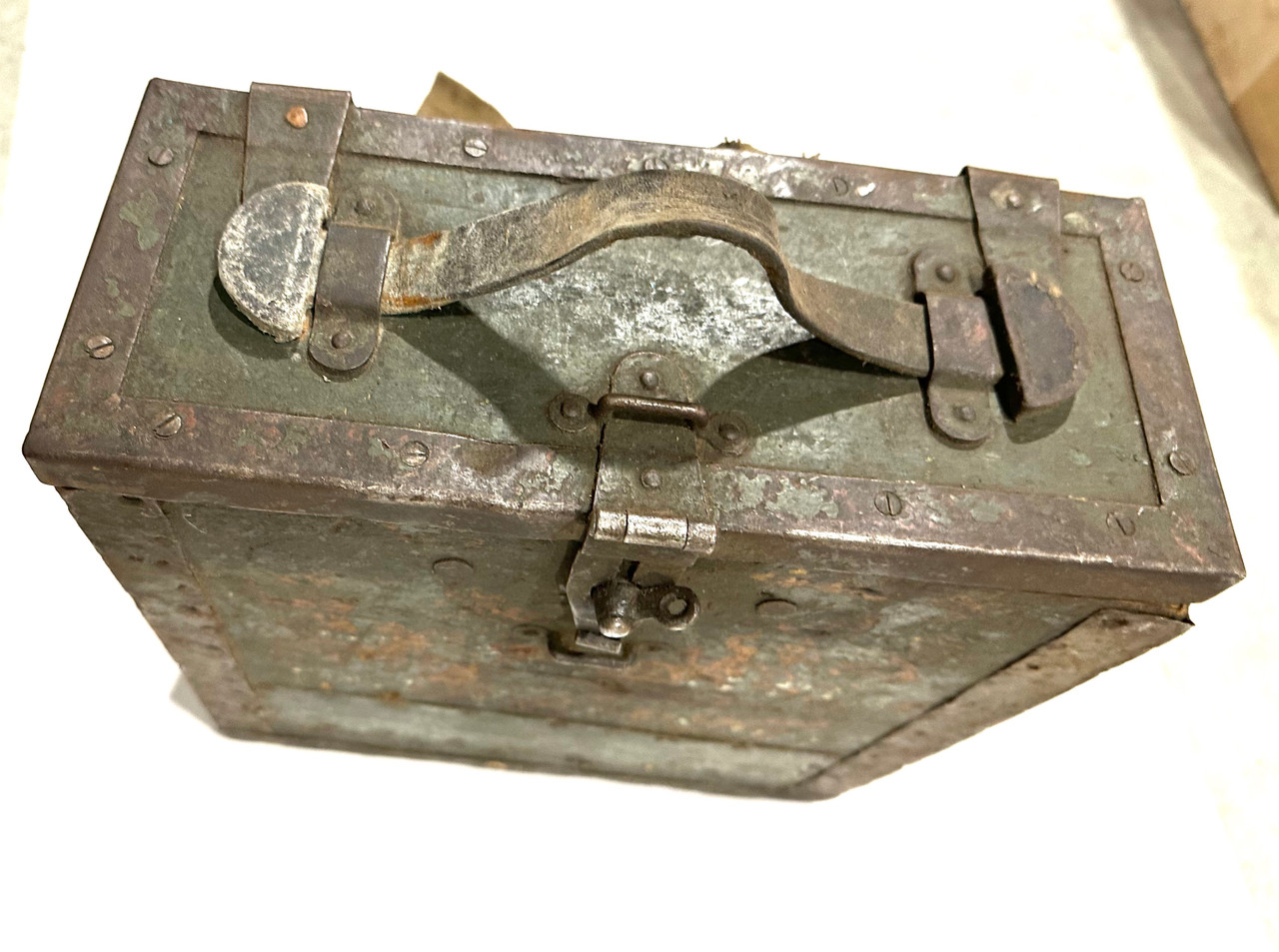 Lot 231215-03: Italian WWII Breda M37 Feed Strips in Backpack