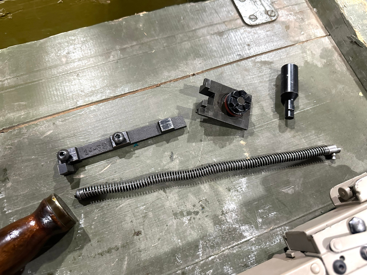 Lot RM-250801-02: Browning FN30 Display and FN38 Bolt Assembly