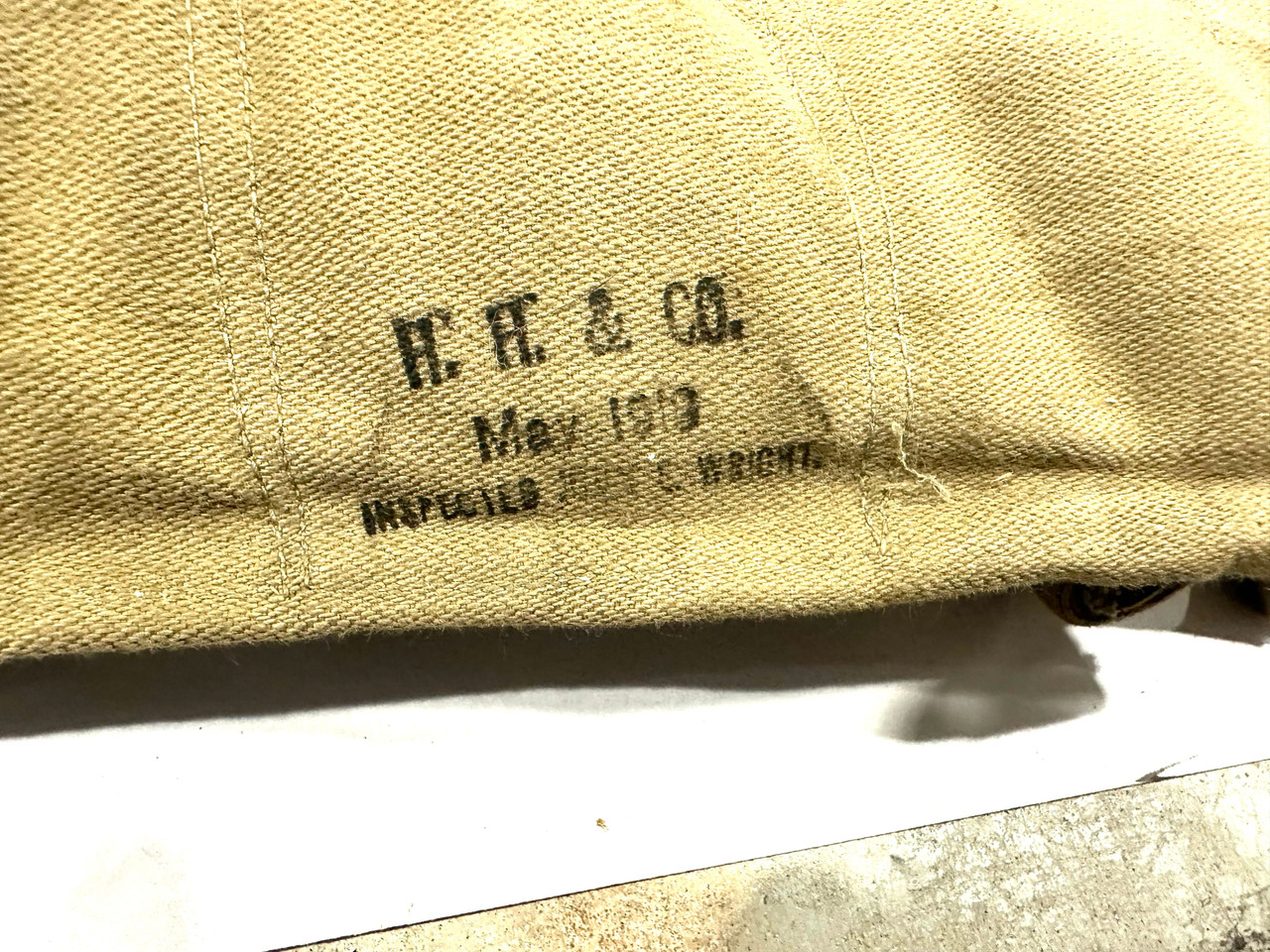 Lot RM-250808-01: 12 x US Practice Grenades with WW1 Vest