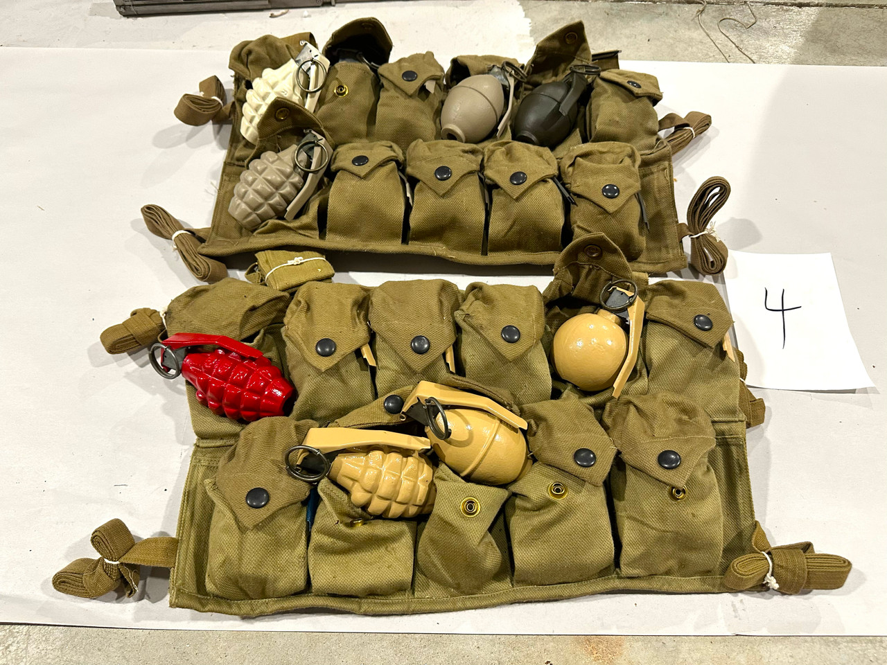 Lot RM-250808-04: 24 x US Practice Grenades with WW1 Vest