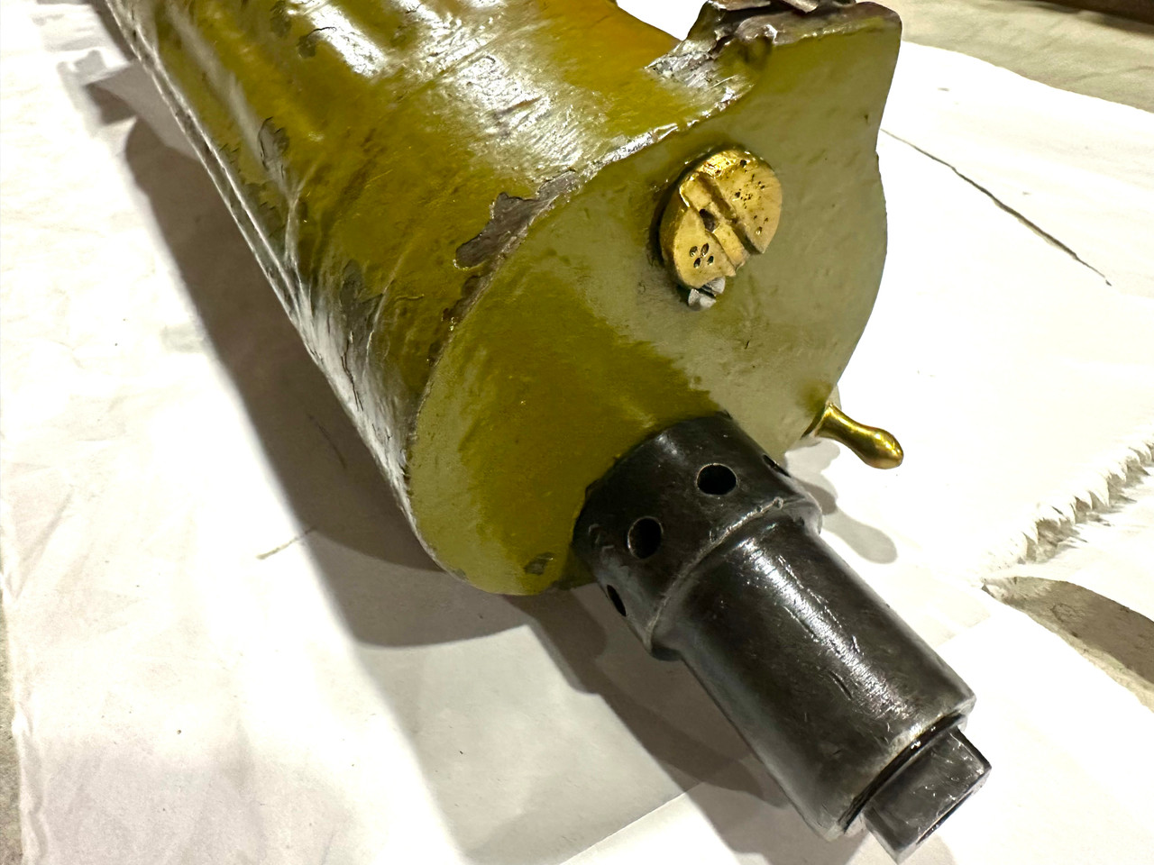 Lot RM250813-01:  Russian 'SNOW CAP' Maxim 1910 Parts Kit and Display Setup with Finnish Markings - SHIPS FREE